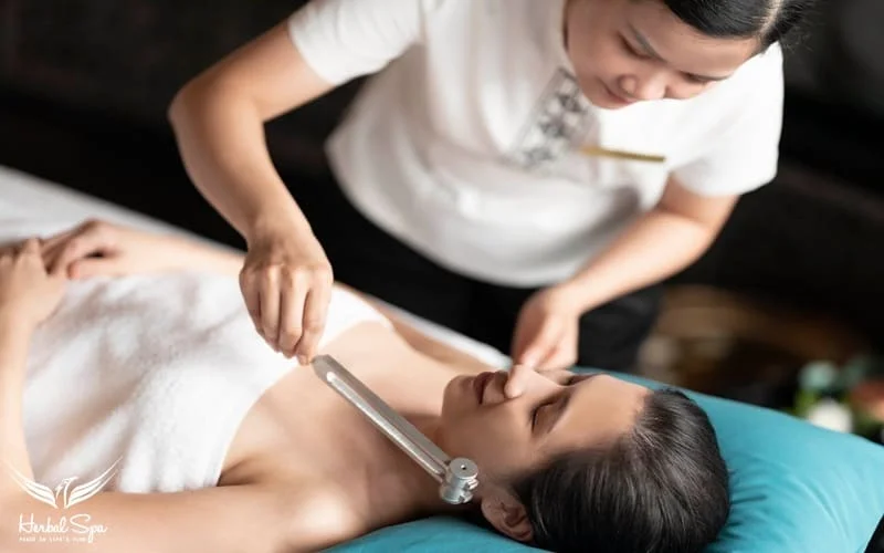 Mi Sol Spa是为一家提供Turning Folk疗法的越南SPA