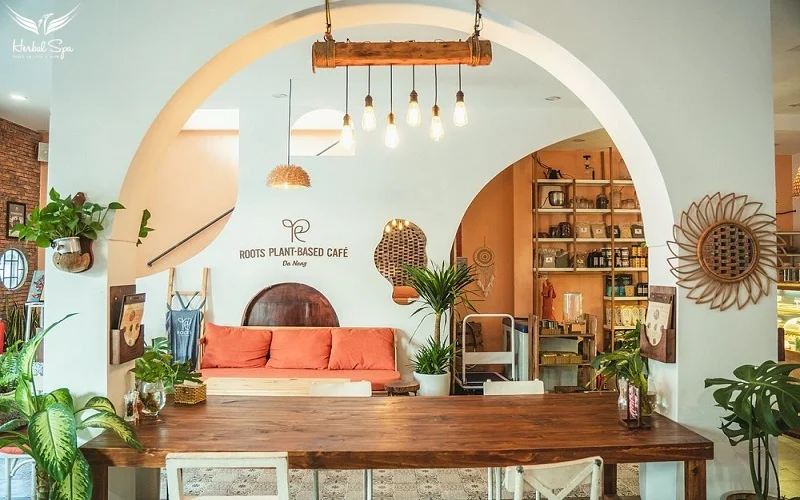 Roots Plant-based Cafeはモダンなベジタリアン カフェである