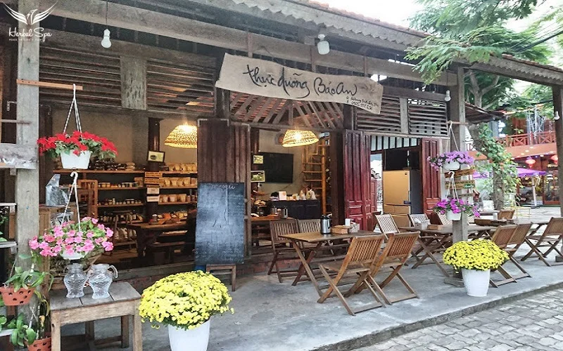 Thực dưỡng Bảo Anは、平和な空間、素朴でありながら温かいデザインがある