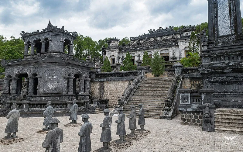 カイディン帝廟（Lăng Khải Định）は 数ある王墓の中でも最も豪華絢爛と言われている