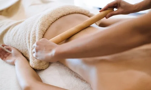 热竹按摩 （Massage TRE）目前是最新颖的按摩方法，可以帮助放松肌肉、促进血液循环、改善关节灵活性，并具有一定的防衰老和预防肌肉功能失调的功效。