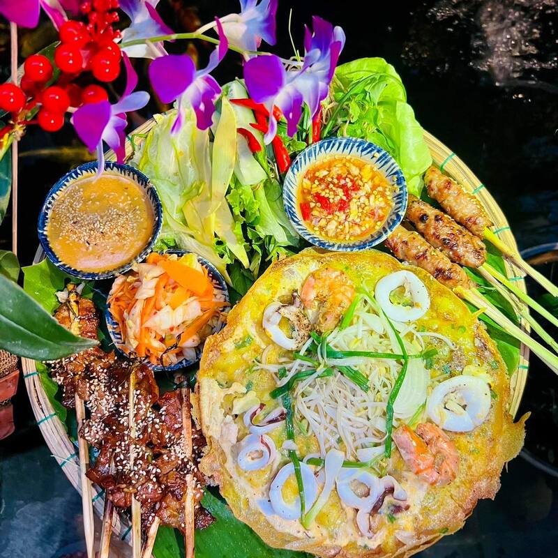 Vietnamese pancakes (Bánh xèo)