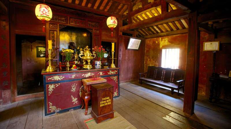 Japanese Covered Bridge does not worship Buddha