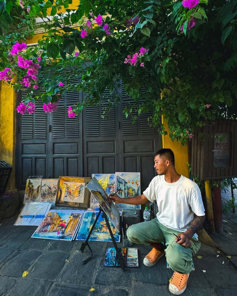 Shopping for prints from Le Dac Tu in Hoi An