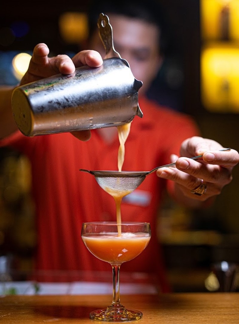 Cocktail ngon tại các bar thể thao mở khuya tại Hội An