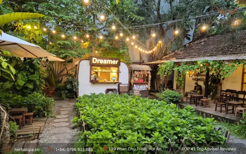 Best Coffee shop in Da Nang in natural space
