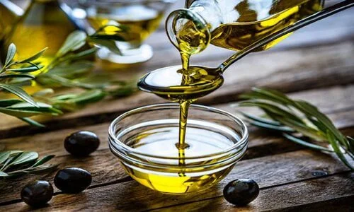 Preparing olive oil for body massage