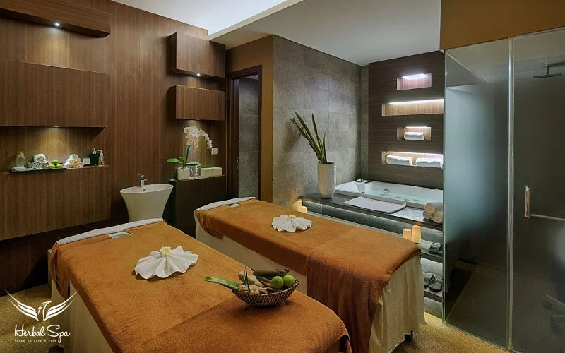 The treatment room is fully equipped with all amenities