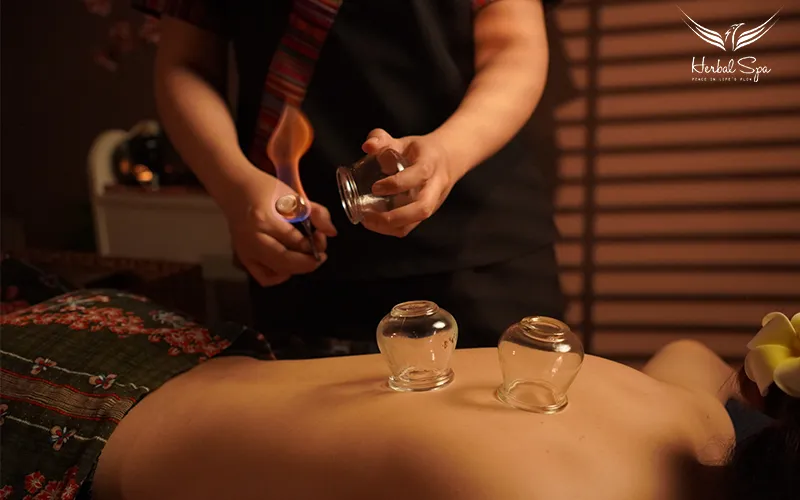 giác hơi dọc cột sống