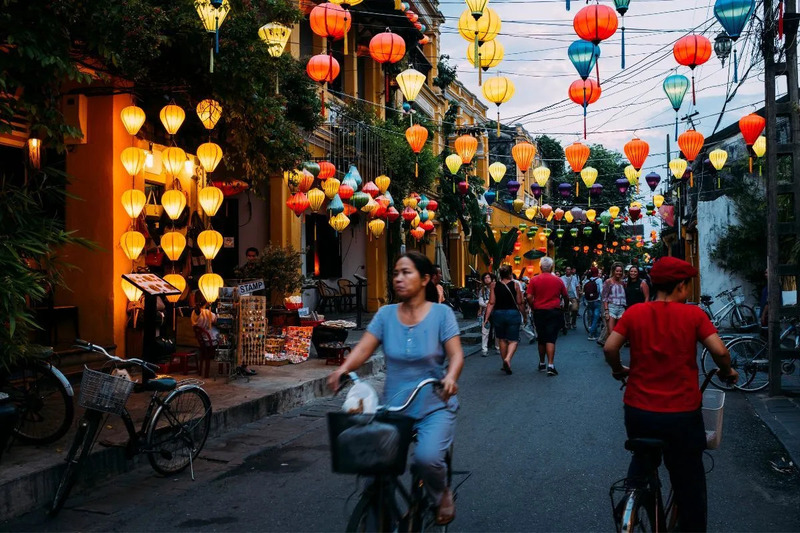 Khung cảnh yên bình của phố cổ Hội An về đêm