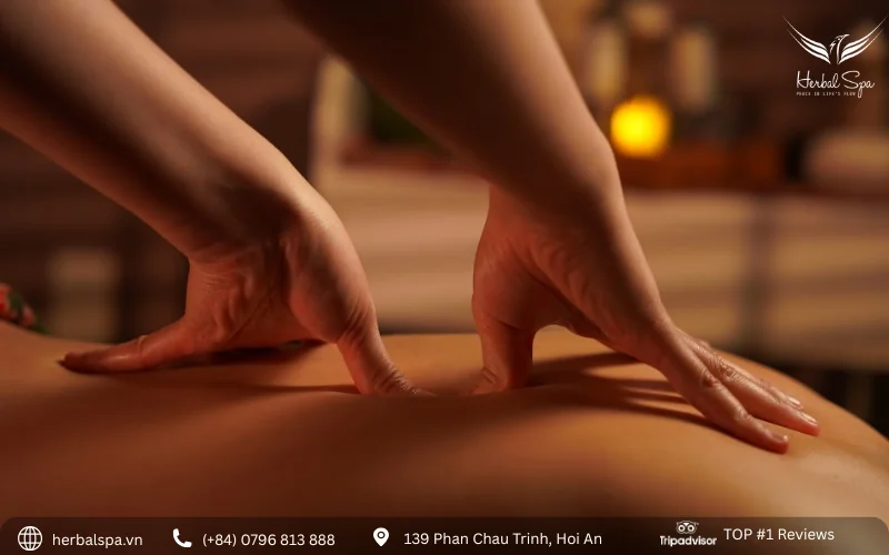 a couples massage hoi an