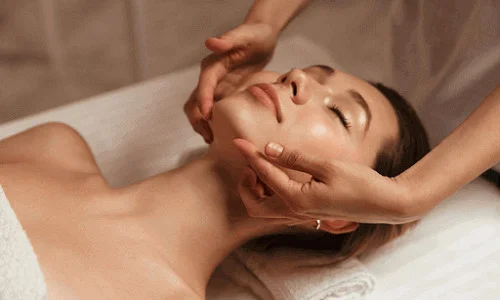 Standard Da Nang facial massage techniques at Spas