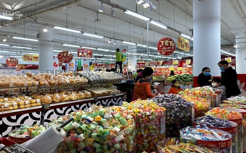 Indoor activities Da Nang for buying souvenir