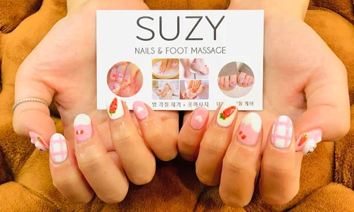 Suzy Nails & Foot Massage专门提供美甲等服务