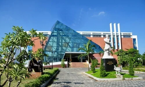 Visit Da Nang Museum