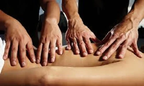 Da Nang Dry Four Hand Massage Does Not Use Oil or Cream