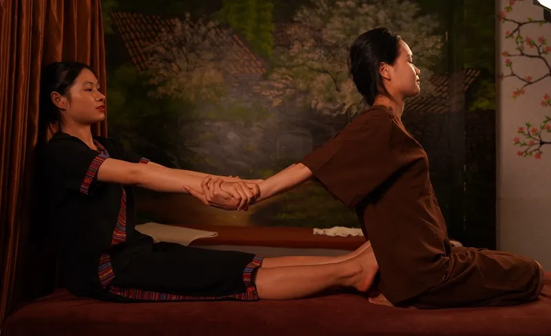 4 hand massage price