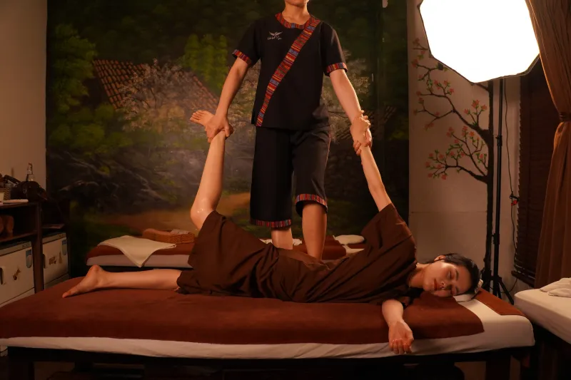 thai massage therapist