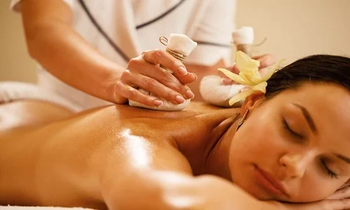 温かいハーブ湿布を使用すると最高の治療効果が得えられます