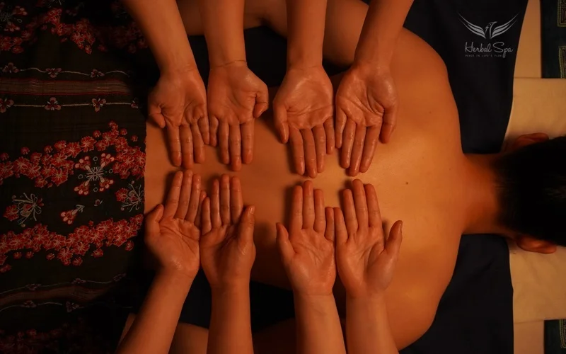The eight hands massage offers a unique 4-in-1 experience in Da Nang, Vietnam