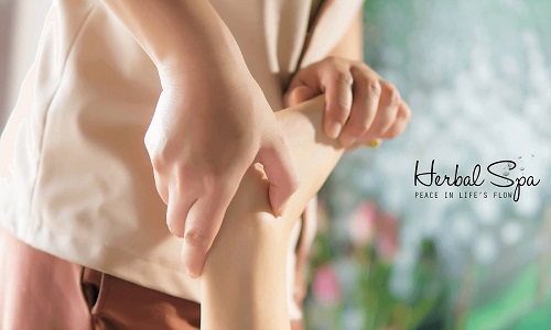There are many reason to choose Foot Massage Danang at Herbal spa