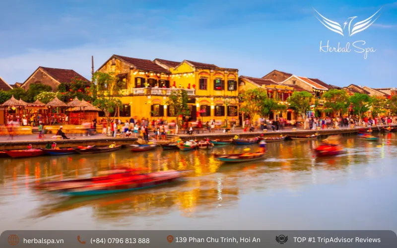 hoi an ancient town at night