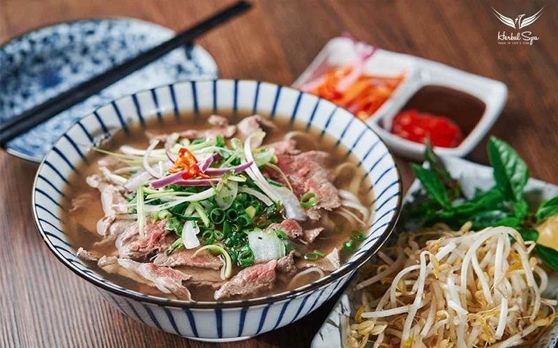 신선한 재료와 깊은 국물 맛이 있는 다낭 인기 쌀국수 맛집