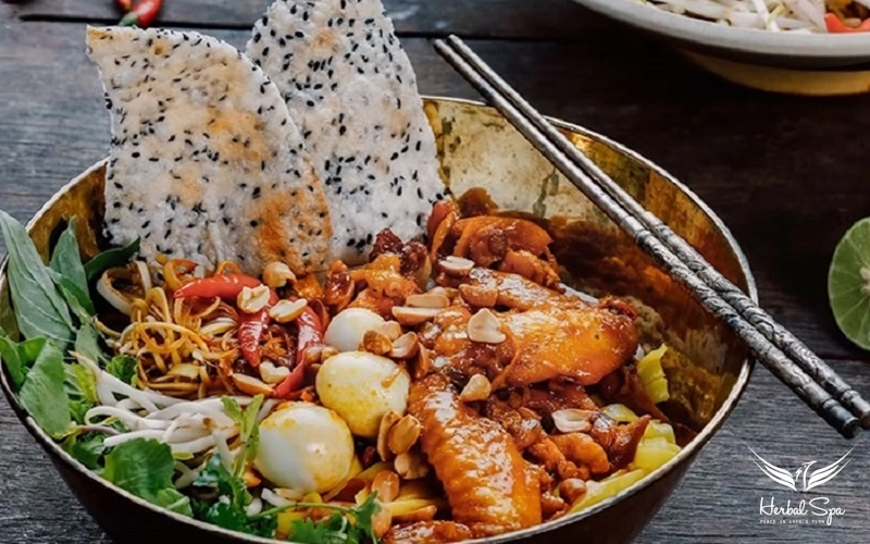 바무어 미꽝은 깊고 진한 국물로 유명한 다낭의 인기 미꽝 맛집