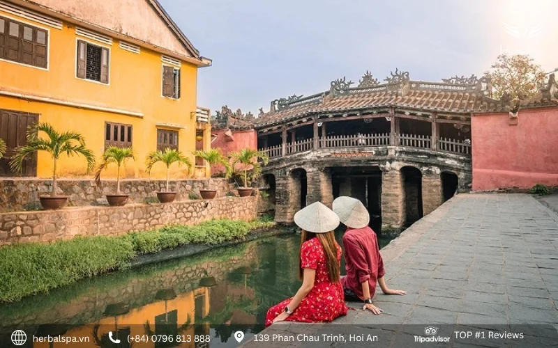 japanese covered bridge hoi an vietnam