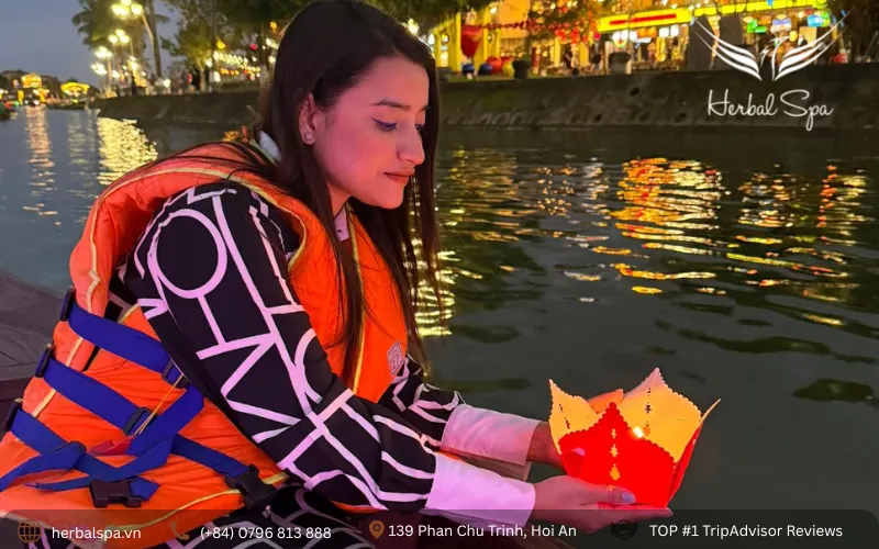 hoi an lantern boat