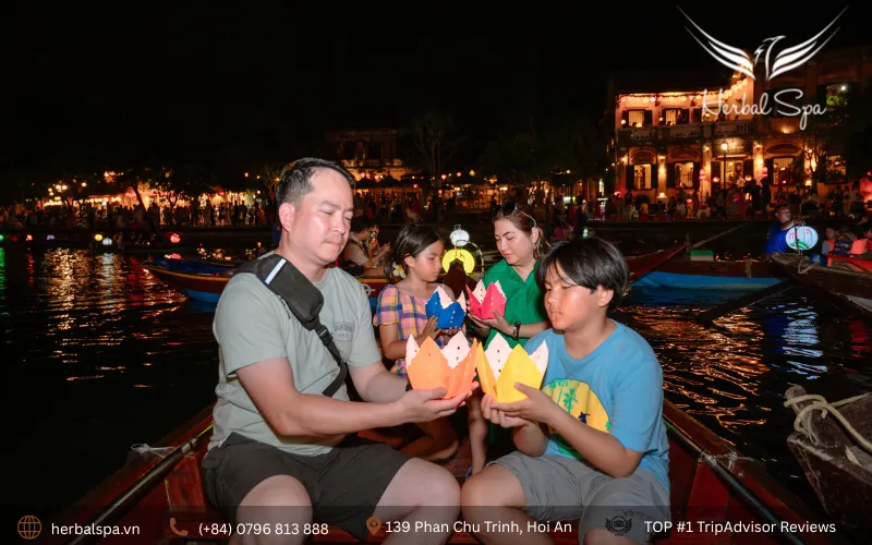 hoi an lantern boat