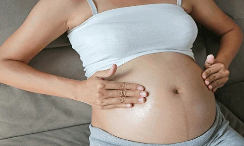 Массаж четырех рук беременных может решить проблемы ног беременных женщин