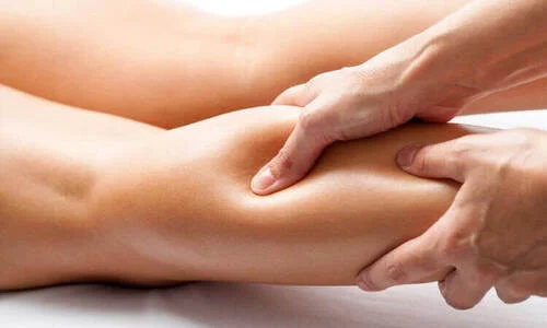 Massage chân Đà Nẵng với các động tác xoa bóp và tác động lực vừa phải lên dầy chằng 