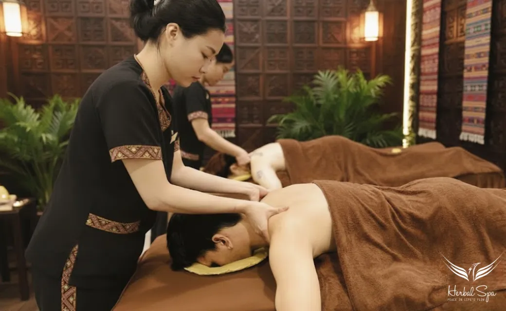 Lợi ích của massage cổ vai gáy cho nam