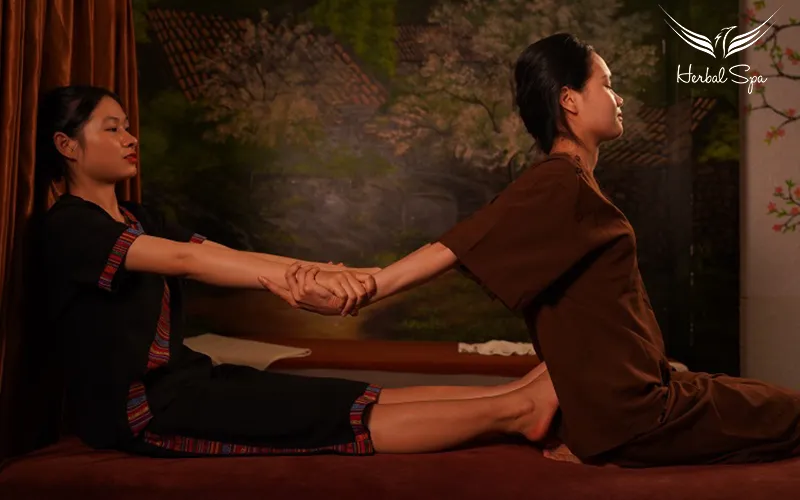 Massage trị liệu kiểu Thái giúp thư giãn cơ thể