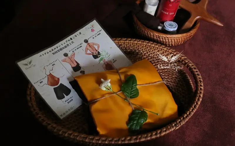 traditional Vietnamese massage attire