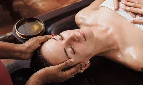 Massage giúp thư giãn các cơ và giảm đau hiệu quả