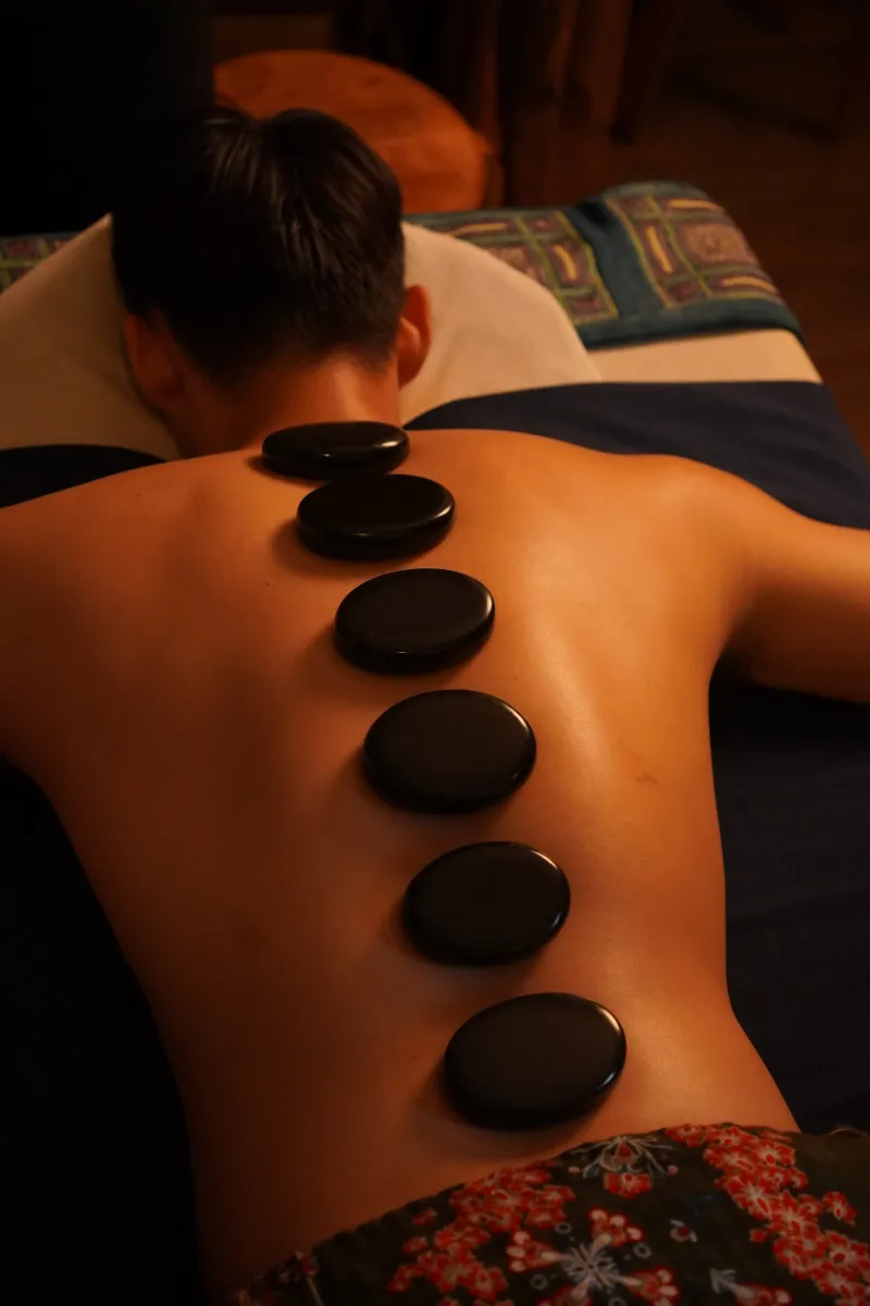 Massage trị liệu đá nóng Đà Nẵng