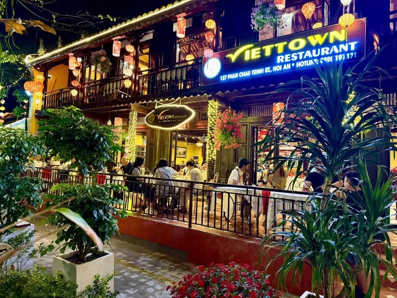 Nhà hàng Hội An Viettown ở 127 Phan Chu Trinh