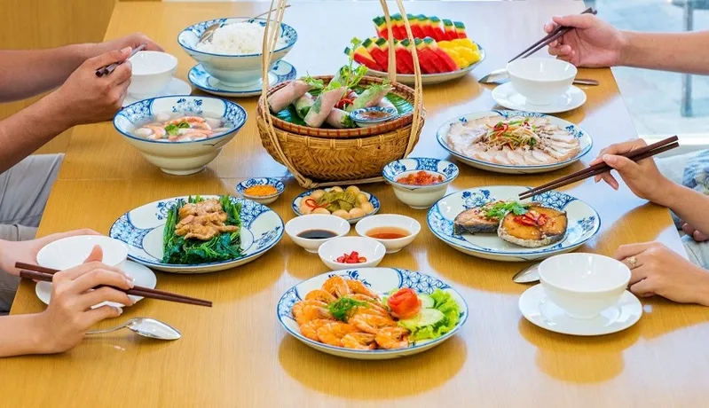 Bữa cơm gia đình mang đậm bản sắc Việt