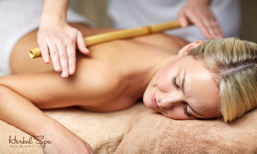 Herbal Spa là spa nổi tiếng Đà Nẵng về dịch vụ massage trị liệu bằng nhiệt – massage tre.