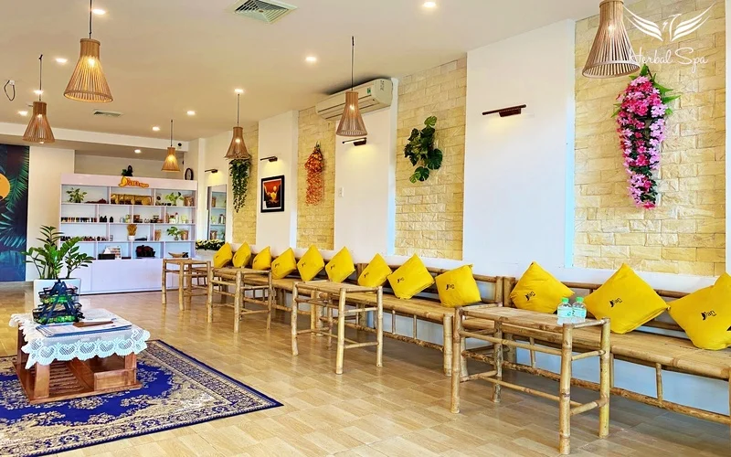 Không gian rộng rãi tại Van Spa Beauty