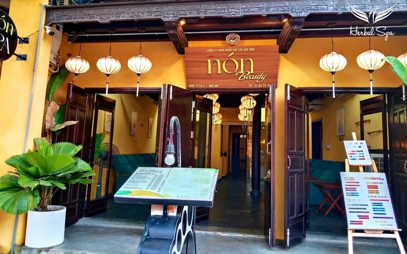 Nón Spa là một spa nằm ở trung tâm Phố cổ Hội An