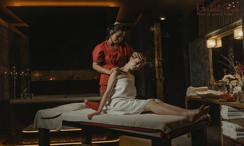 Các bài tập massage Thái kết hợp yoga tại spa tốt nhất Đà Nẵng.