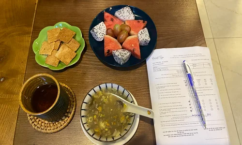 按摩后，顾客将享用一碗熱湯、時令水果和豆茶等點心