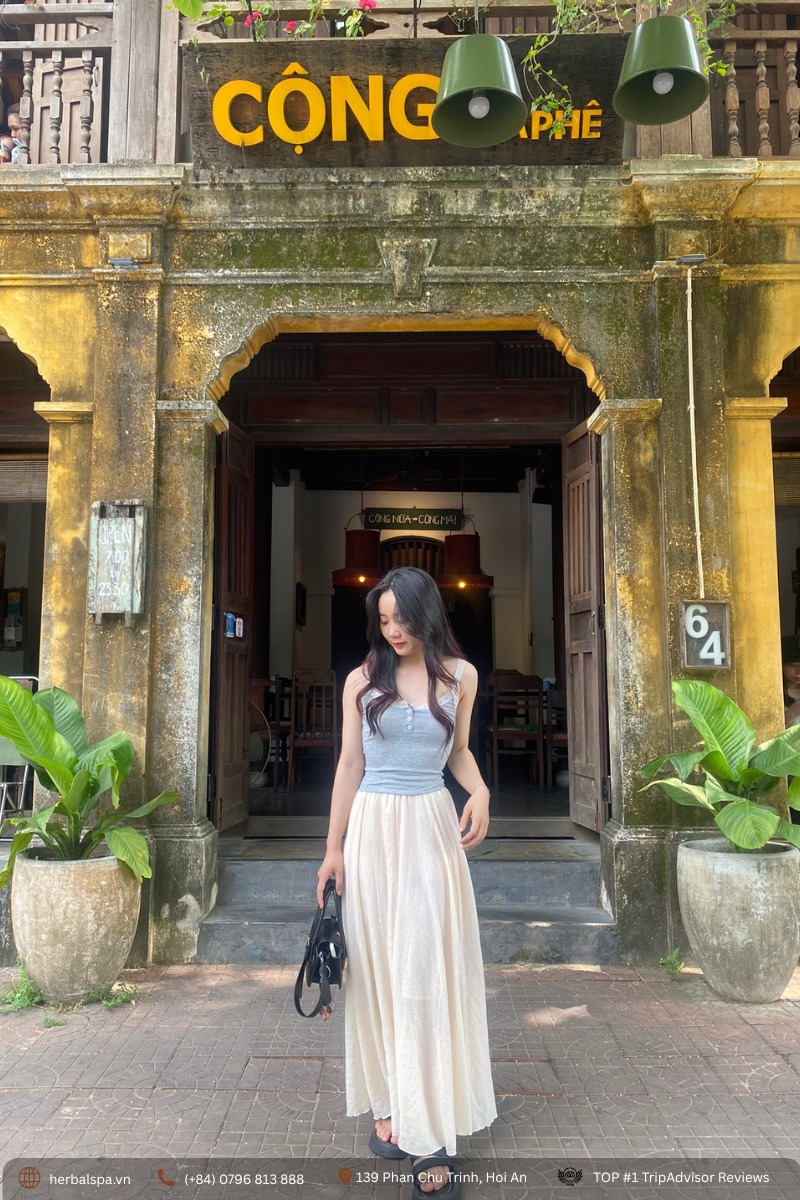 Taking photos at the front gate of Cong Ca Phe is a popular Instagram trend