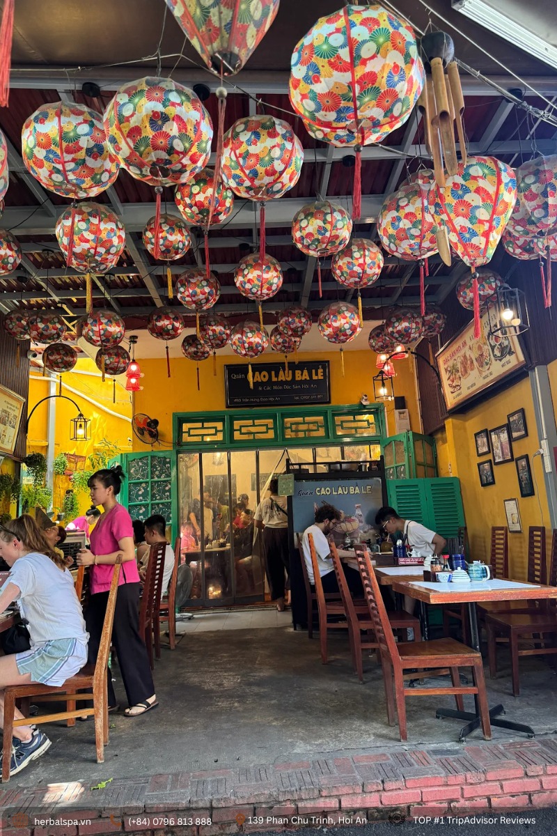 Cao Lau Ba Le is a local food shop you must visit - one of the top things to do in Hoi An