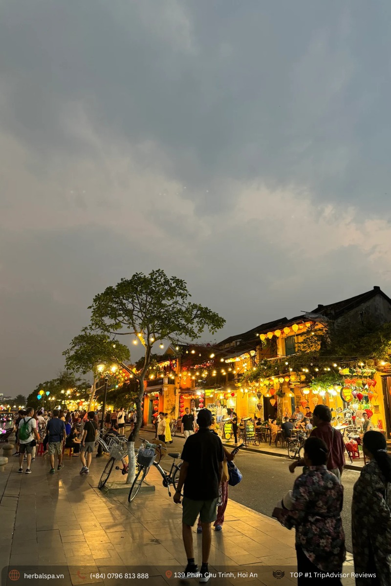 An evening stroll at Hoi An Night Market