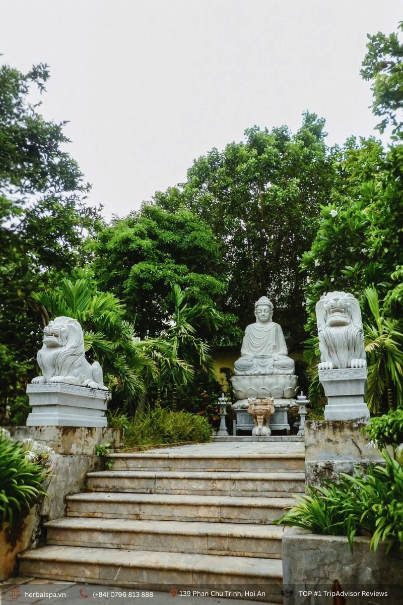 The Buddha statue at Linh Ung Pagoda