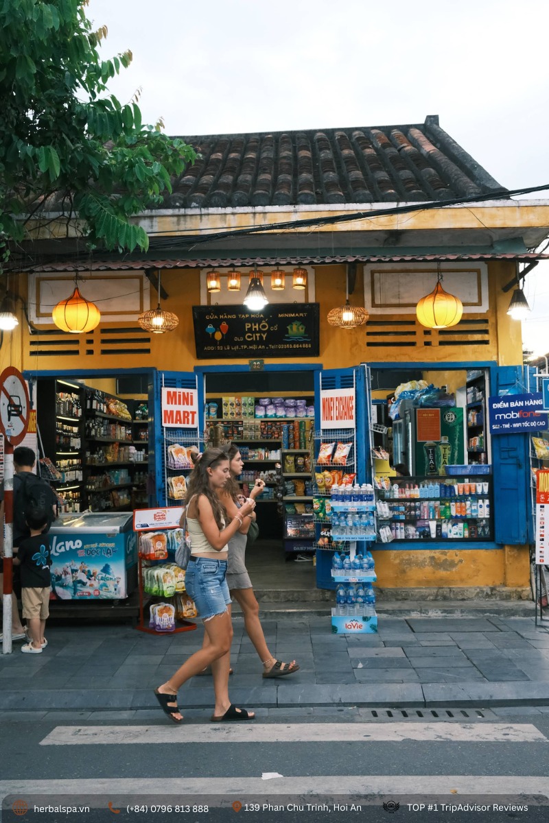 Walking along Le Loi Street in Hoi An Old Town